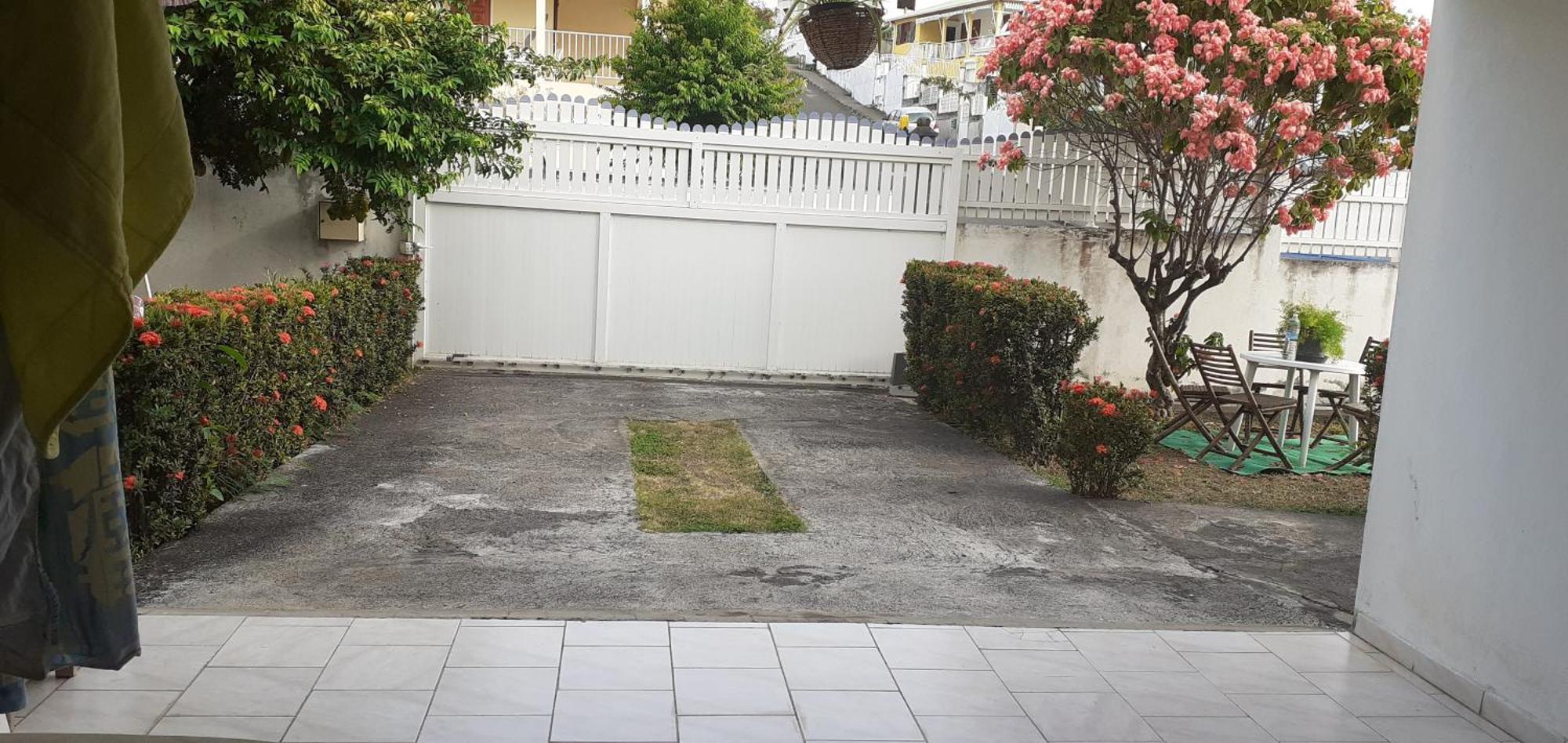 Le P'Tit Nid Cocodydy Apartment Baillif ภายนอก รูปภาพ