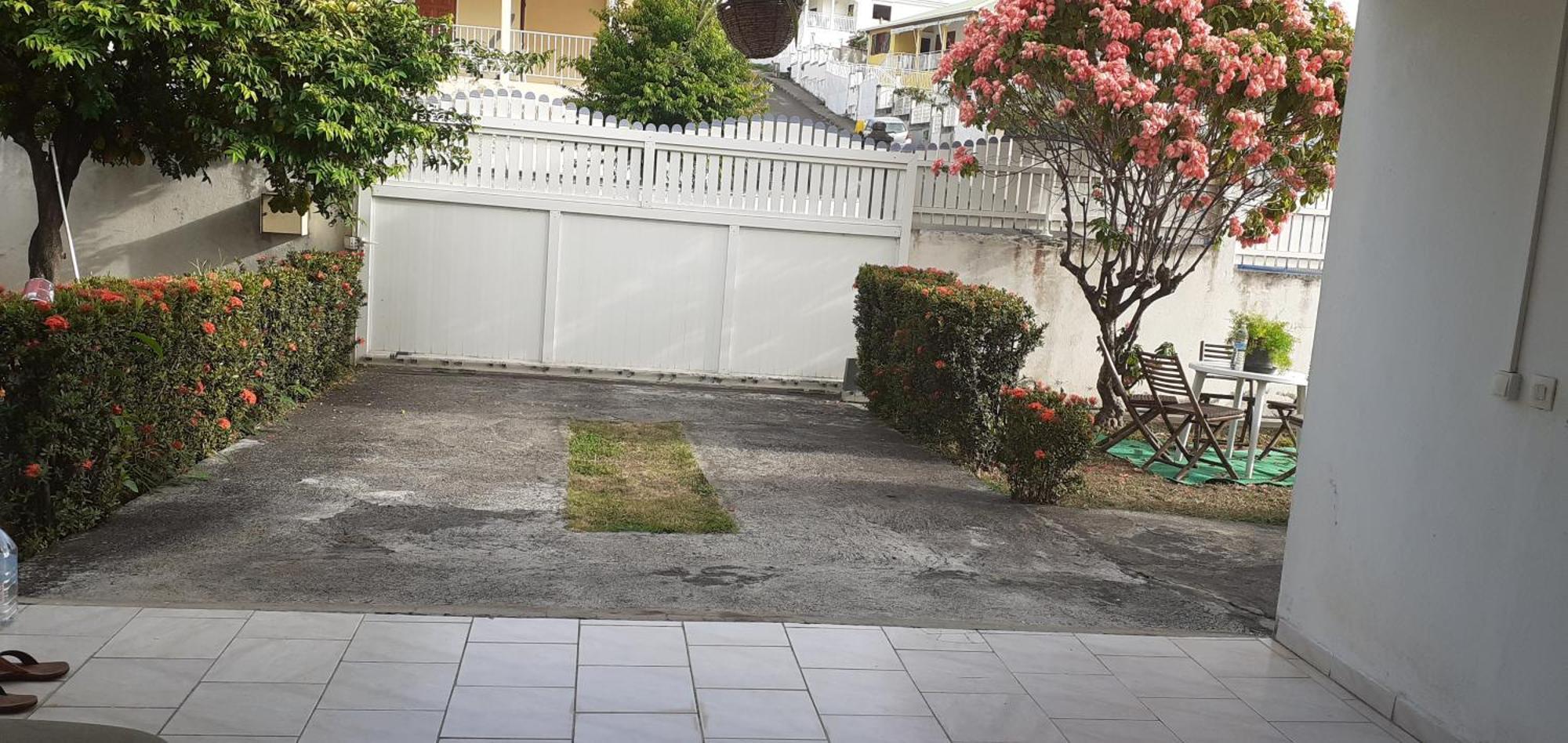 Le P'Tit Nid Cocodydy Apartment Baillif ภายนอก รูปภาพ