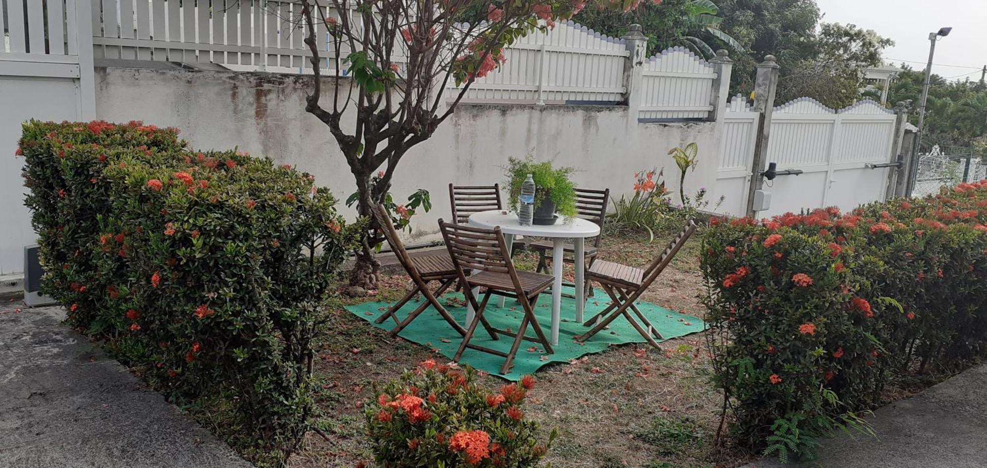 Le P'Tit Nid Cocodydy Apartment Baillif ภายนอก รูปภาพ